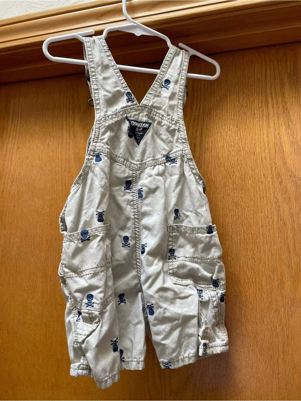 Oshkosh skulls shortalls 2T